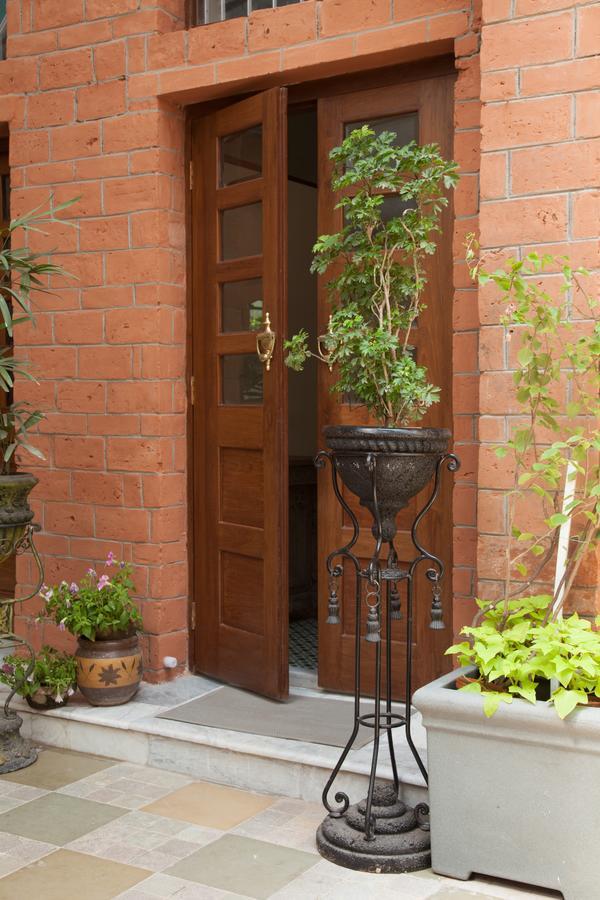 Bed and Breakfast The Ivy House Калькутта Экстерьер фото